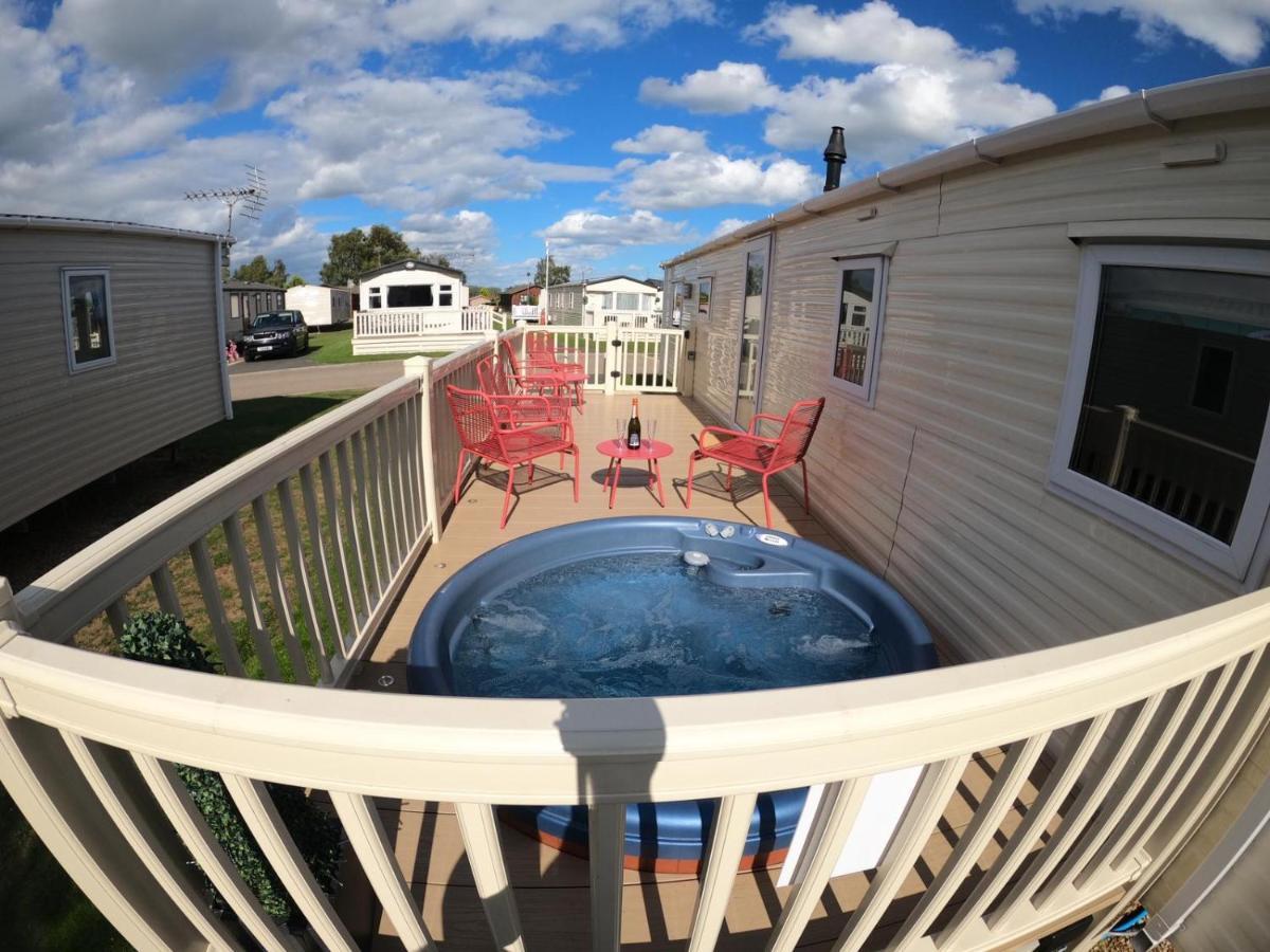 Tattershall Lakes - Hot Tub Breaks Exteriör bild